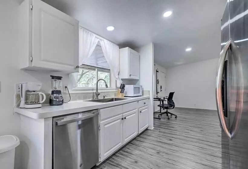 Valrico Retreat W/ Fire Pit ~ 18 Mi To Tampa!