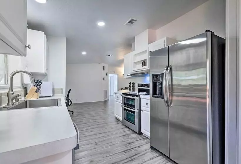 Valrico Retreat W/ Fire Pit ~ 18 Mi To Tampa!