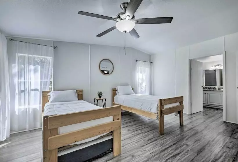 Valrico Retreat W/ Fire Pit ~ 18 Mi To Tampa!