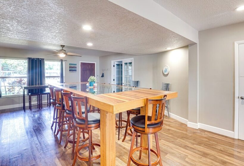 Waterfront Gem W/ Pool, Dock & Lanai In Tampa!