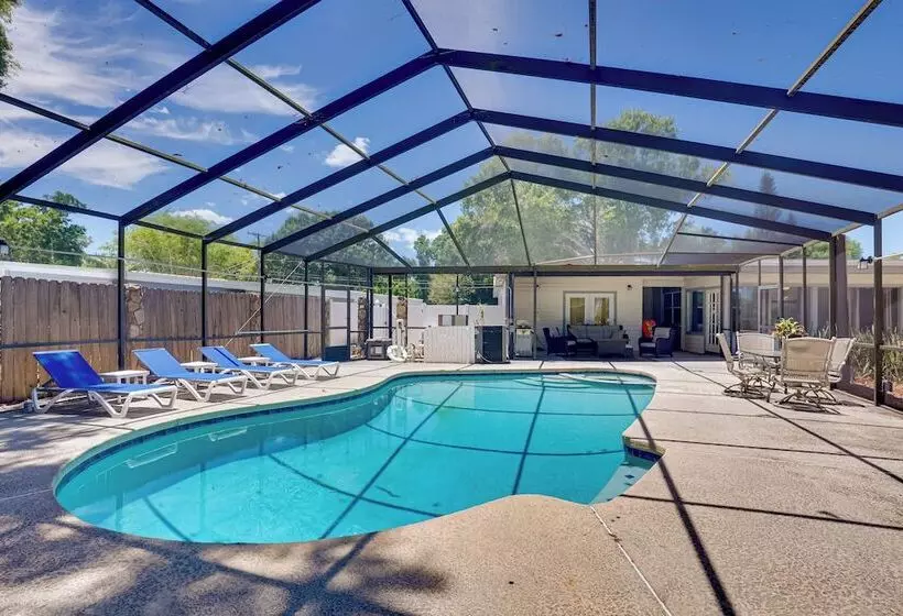 Waterfront Gem W/ Pool, Dock & Lanai In Tampa!