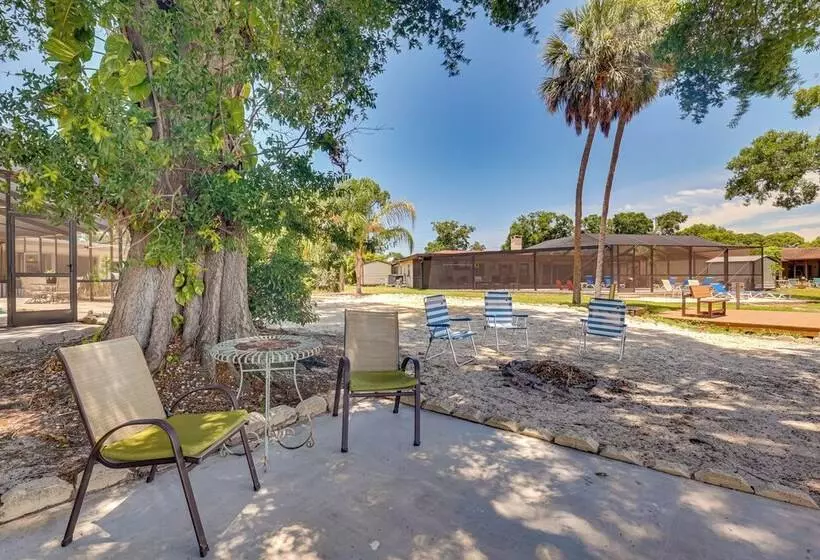 Waterfront Gem W/ Pool, Dock & Lanai In Tampa!