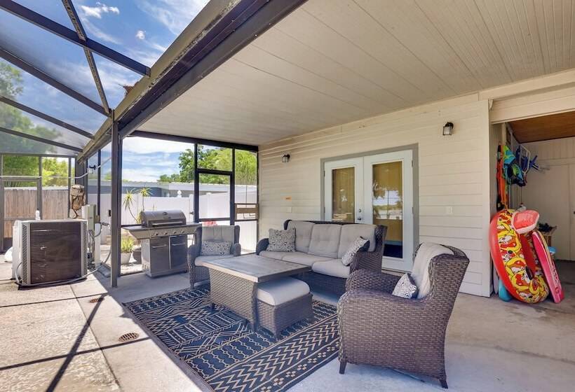 Waterfront Gem W/ Pool, Dock & Lanai In Tampa!