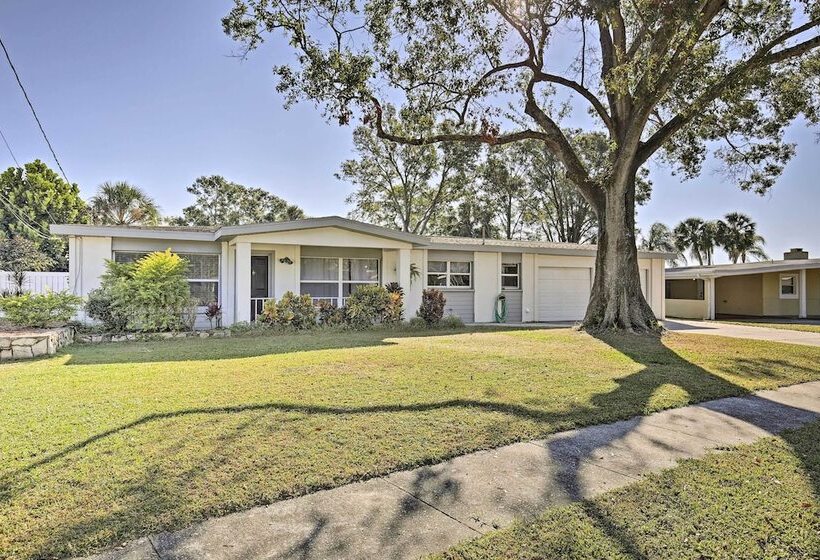 Waterfront Gem W/ Pool, Dock & Lanai In Tampa!