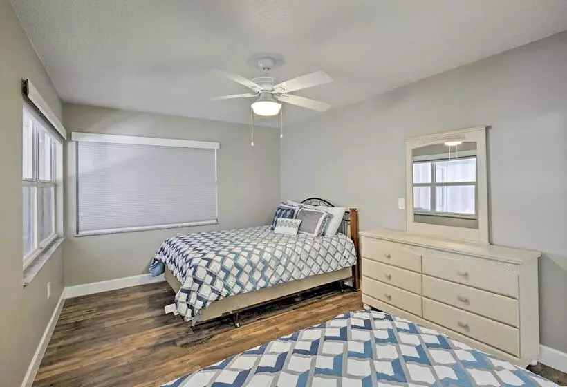 Waterfront Gem W/ Pool, Dock & Lanai In Tampa!