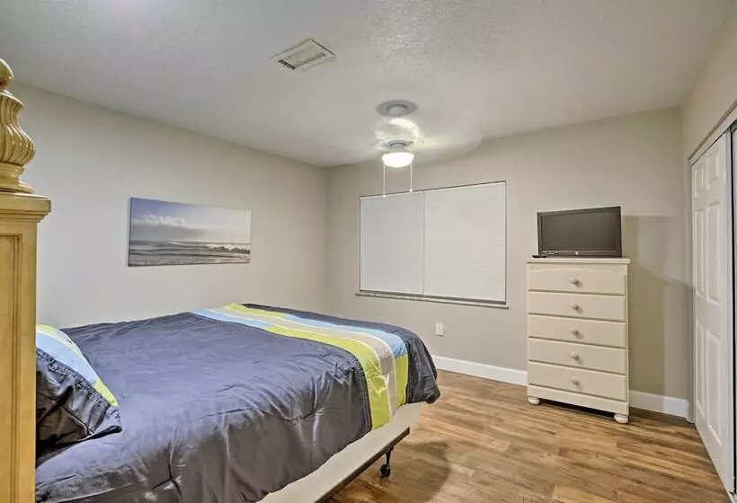 Waterfront Gem W/ Pool, Dock & Lanai In Tampa!