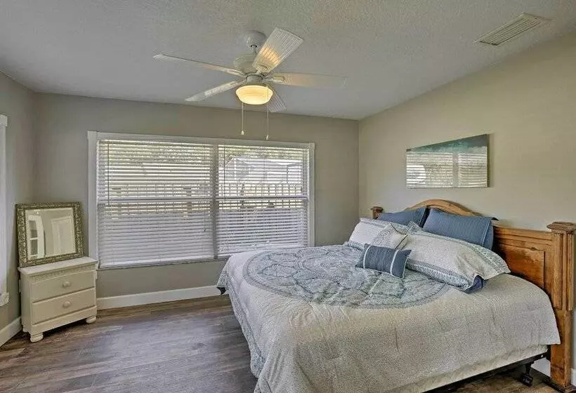 Waterfront Gem W/ Pool, Dock & Lanai In Tampa!