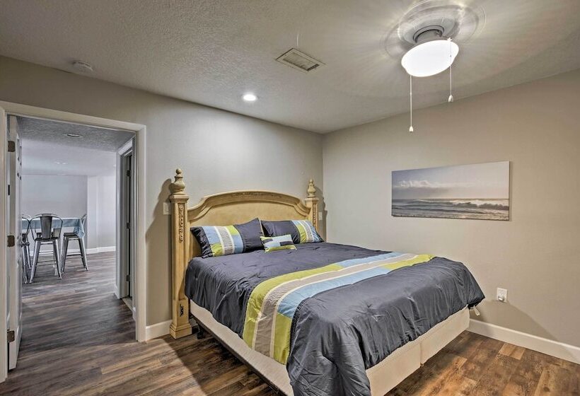 Waterfront Gem W/ Pool, Dock & Lanai In Tampa!