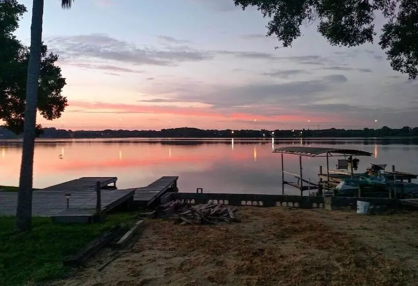 Waterfront Gem W/ Pool, Dock & Lanai In Tampa!