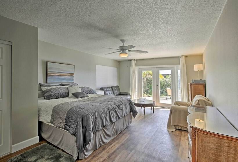 Waterfront Gem W/ Pool, Dock & Lanai In Tampa!