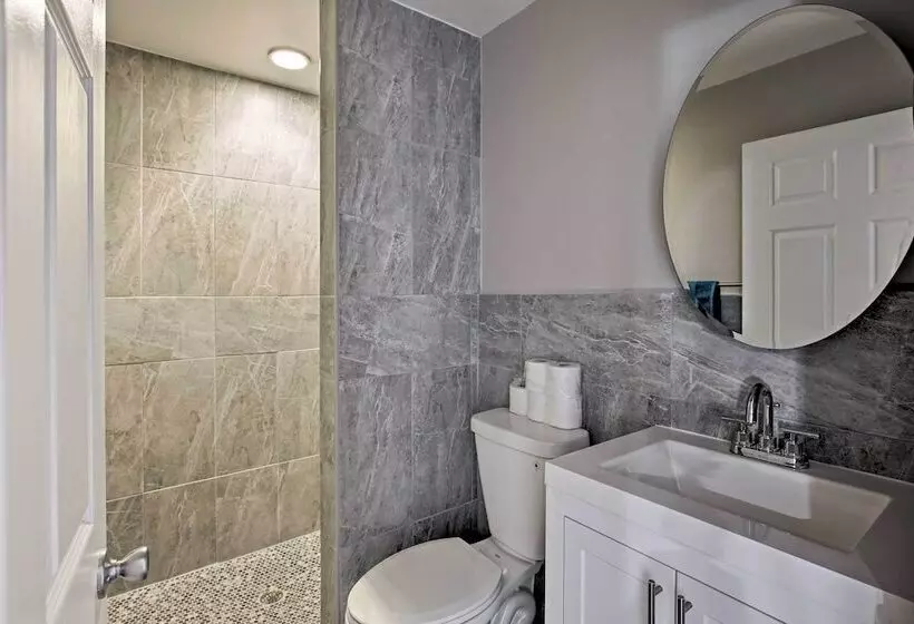 Waterfront Gem W/ Pool, Dock & Lanai In Tampa!