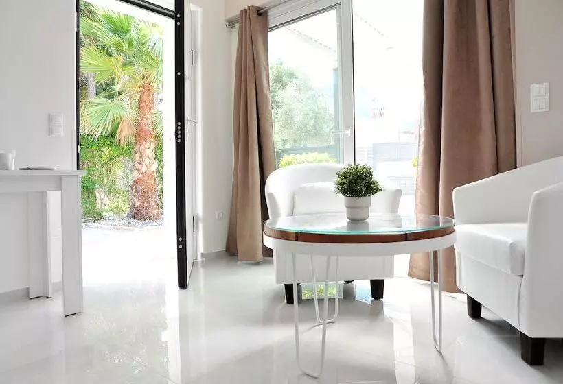 Alekos Luxury Suites Free 24h Transportation From   To Airport