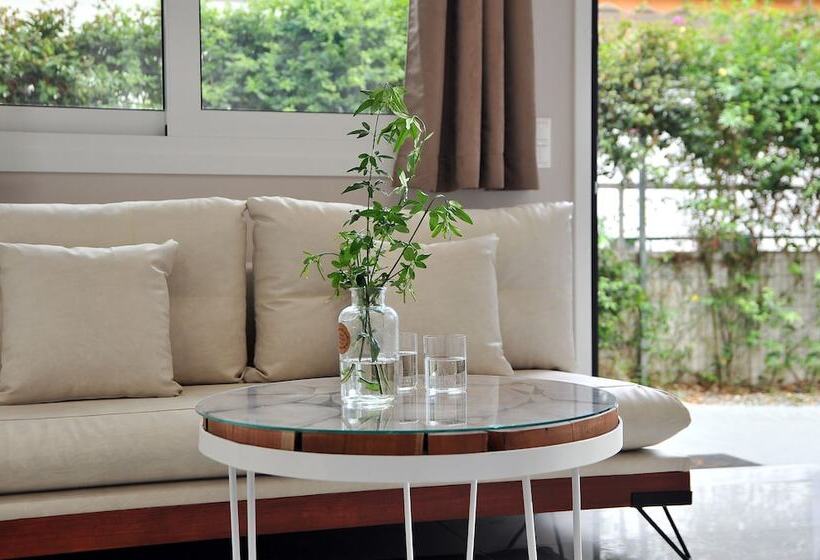 Alekos Luxury Suites Free 24h Transportation From   To Airport