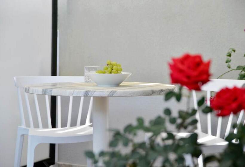 Alekos Luxury Suites Free 24h Transportation From   To Airport