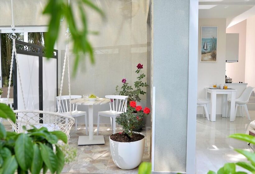 Alekos Luxury Suites Free 24h Transportation From   To Airport