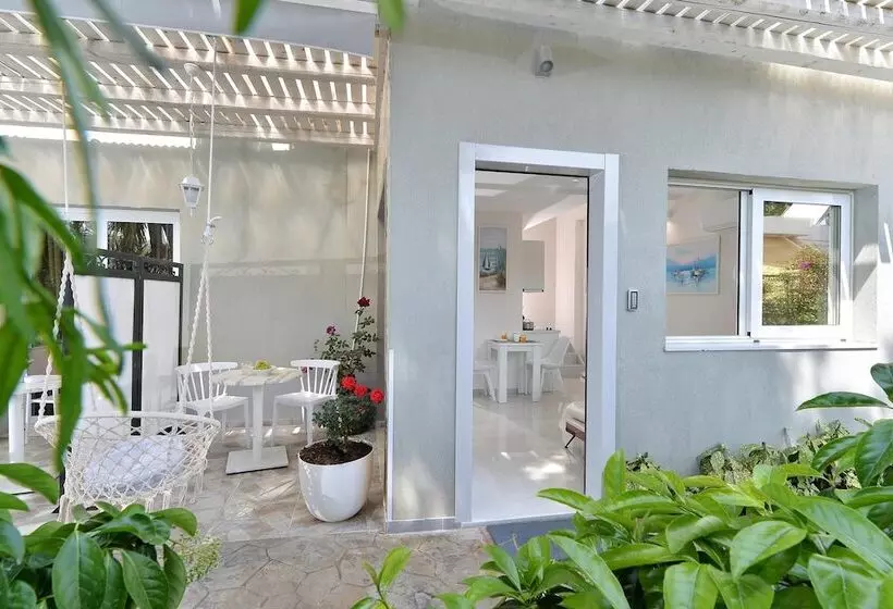 Alekos Luxury Suites Free 24h Transportation From   To Airport