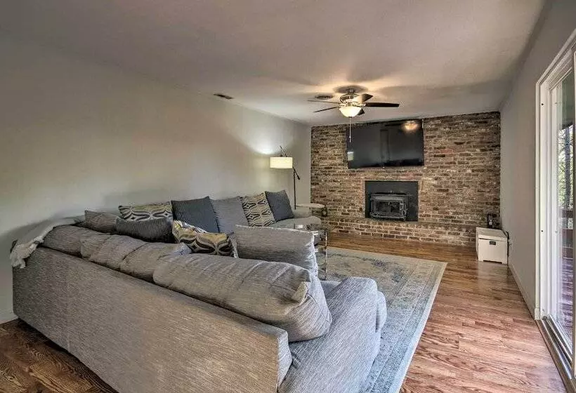 Beaver Lake Home ~ 8 Mi To Downtown Rogers!