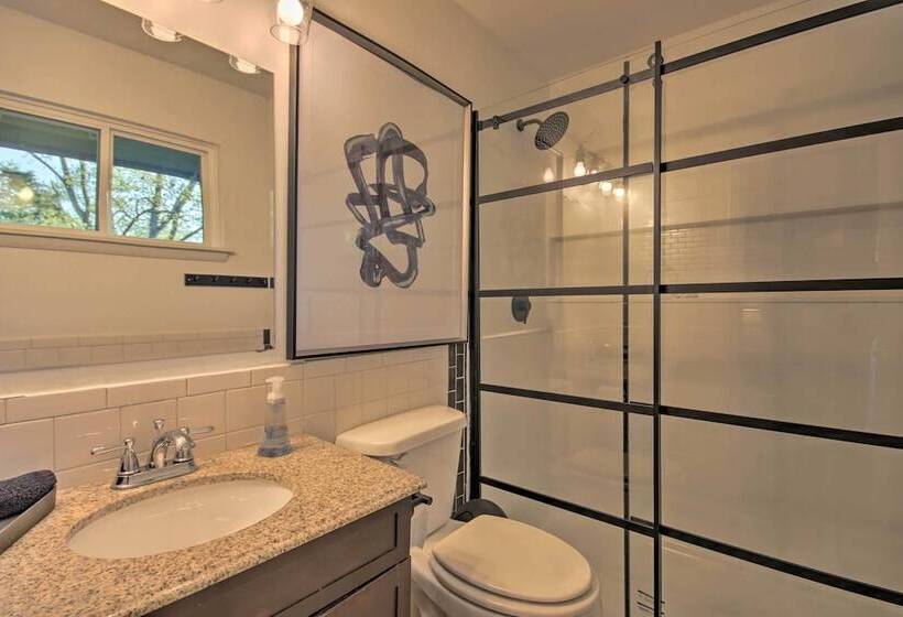 Beaver Lake Home ~ 8 Mi To Downtown Rogers!