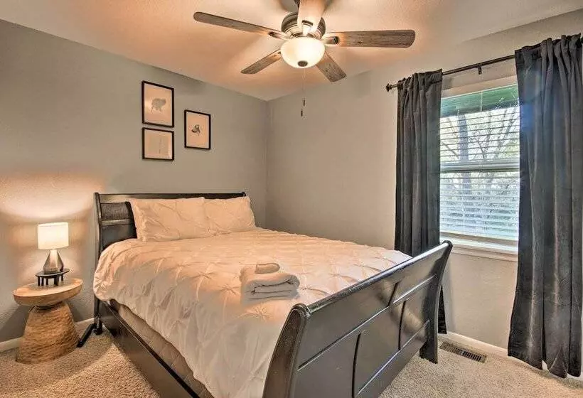 Beaver Lake Home ~ 8 Mi To Downtown Rogers!