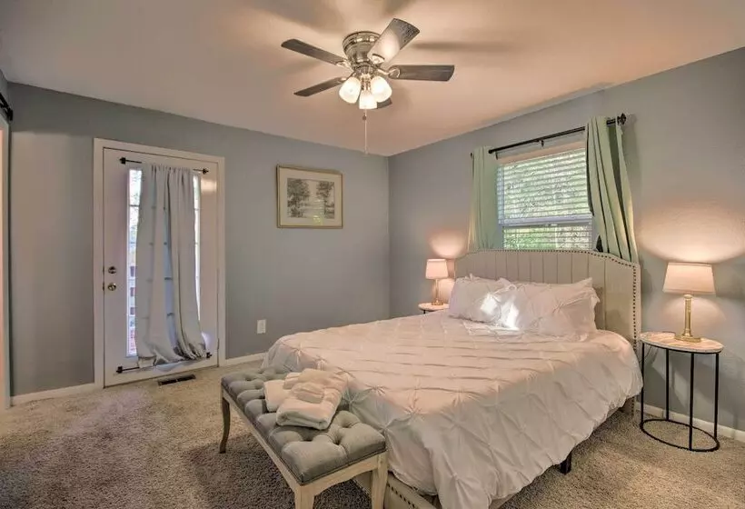 Beaver Lake Home ~ 8 Mi To Downtown Rogers!