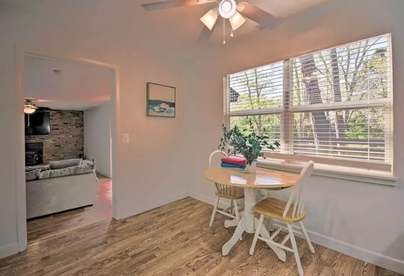 Beaver Lake Home ~ 8 Mi To Downtown Rogers!