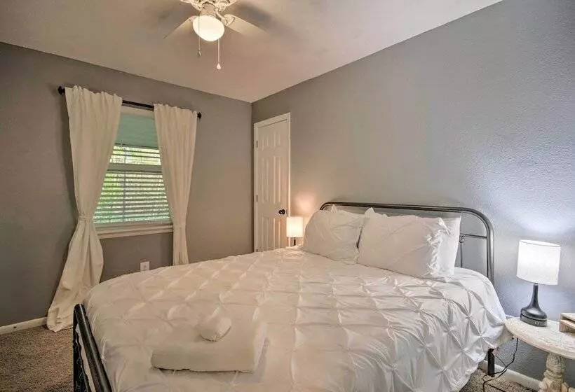 Beaver Lake Home ~ 8 Mi To Downtown Rogers!