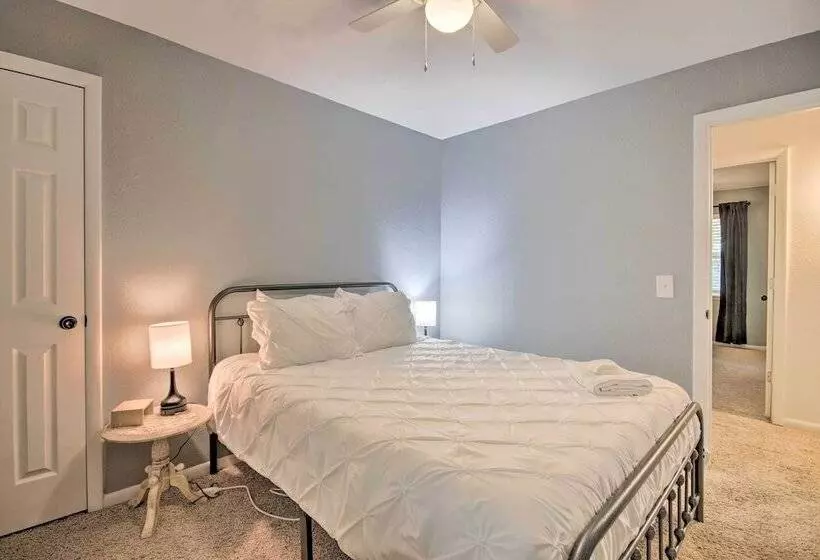 Beaver Lake Home ~ 8 Mi To Downtown Rogers!