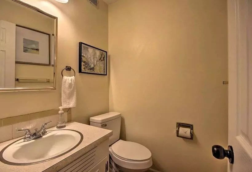 Beaver Lake Home ~ 8 Mi To Downtown Rogers!