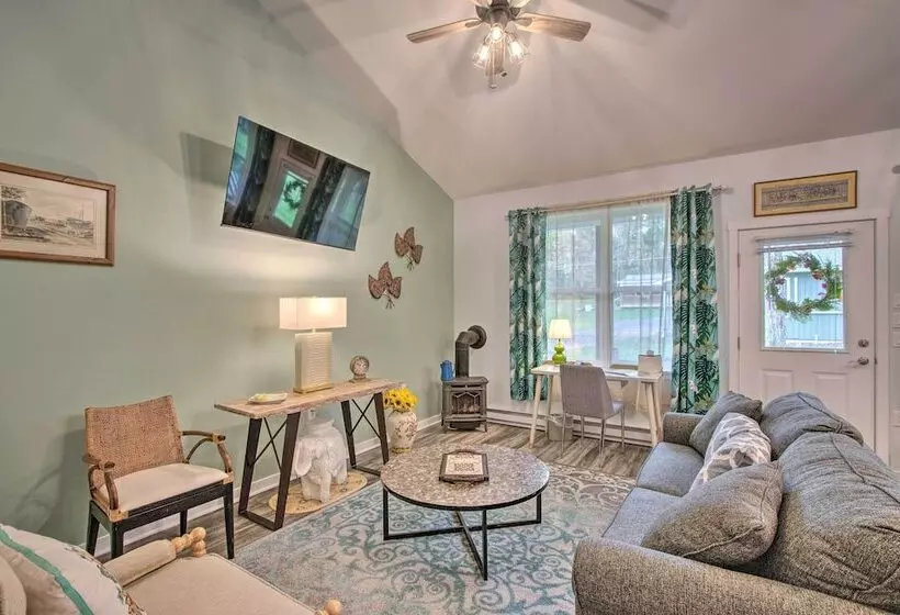 Blue Heron Brodheadsville Cottage: Hike & Ski!