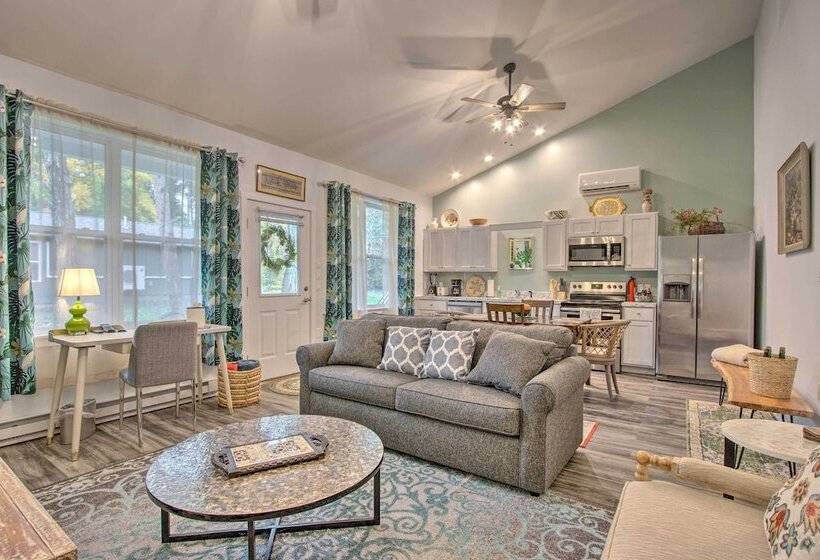 Blue Heron Brodheadsville Cottage: Hike & Ski!