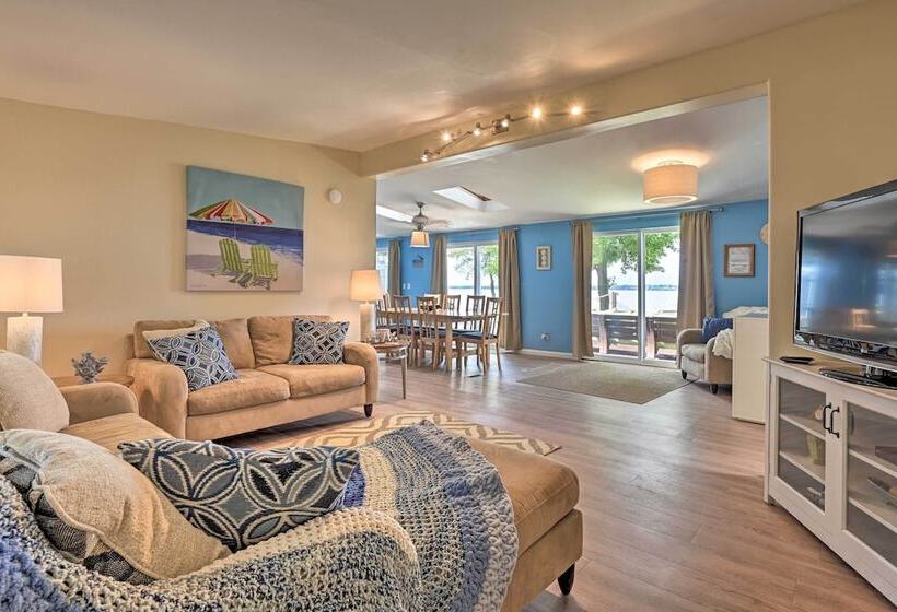 Breathtaking Castle Rock Lake Home: Waterfront Lot