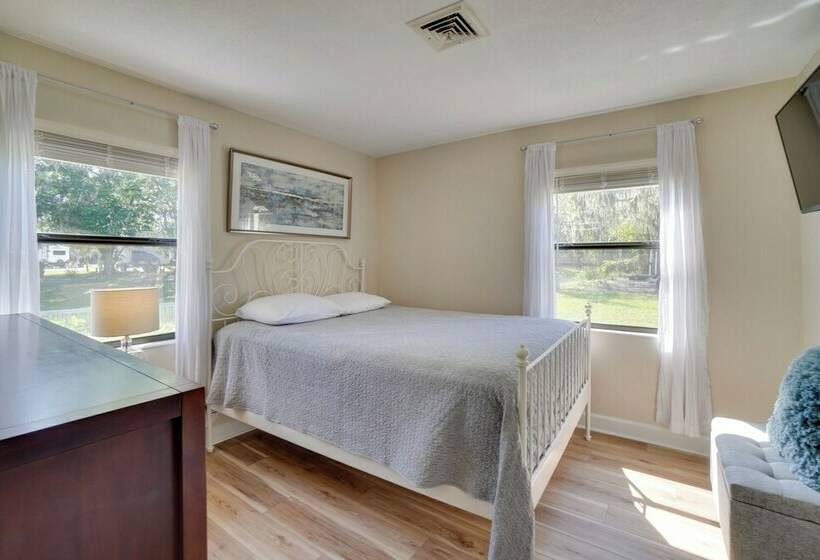 Bright & Spacious Tavares Home W/ Boat Dock!