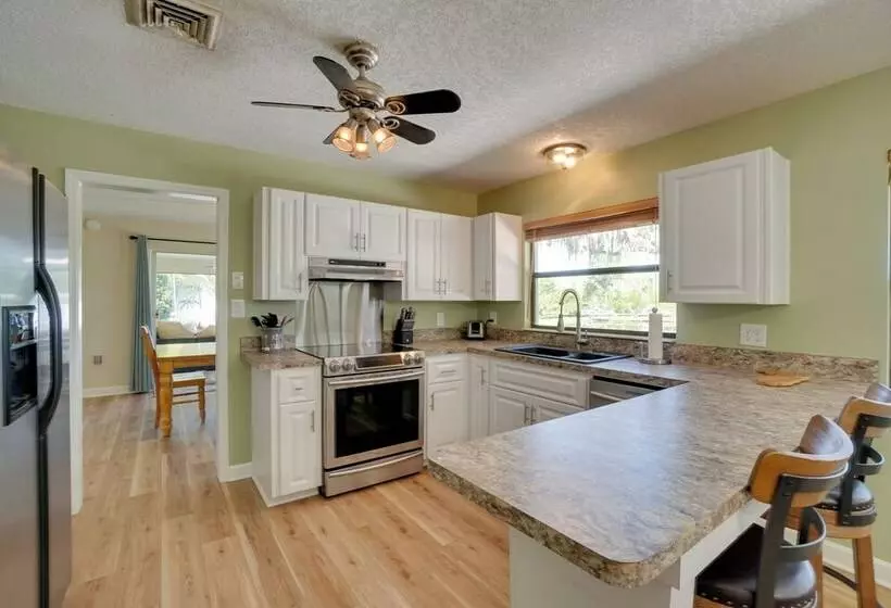 Bright & Spacious Tavares Home W/ Boat Dock!
