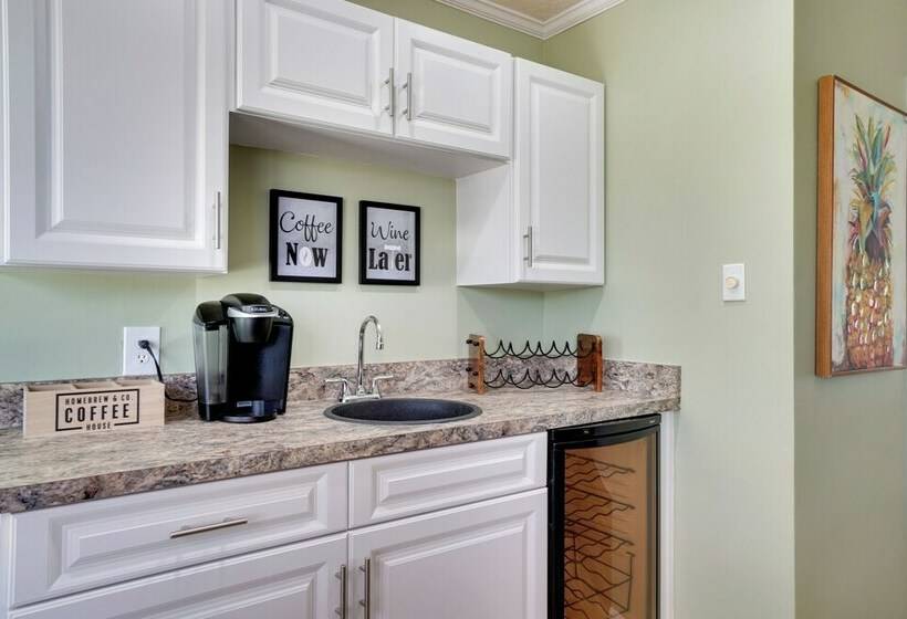 Bright & Spacious Tavares Home W/ Boat Dock!