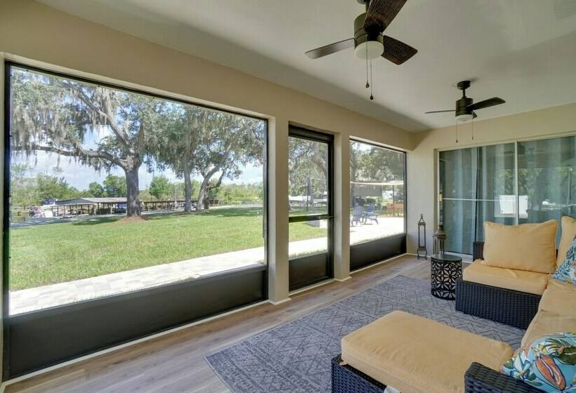 Bright & Spacious Tavares Home W/ Boat Dock!