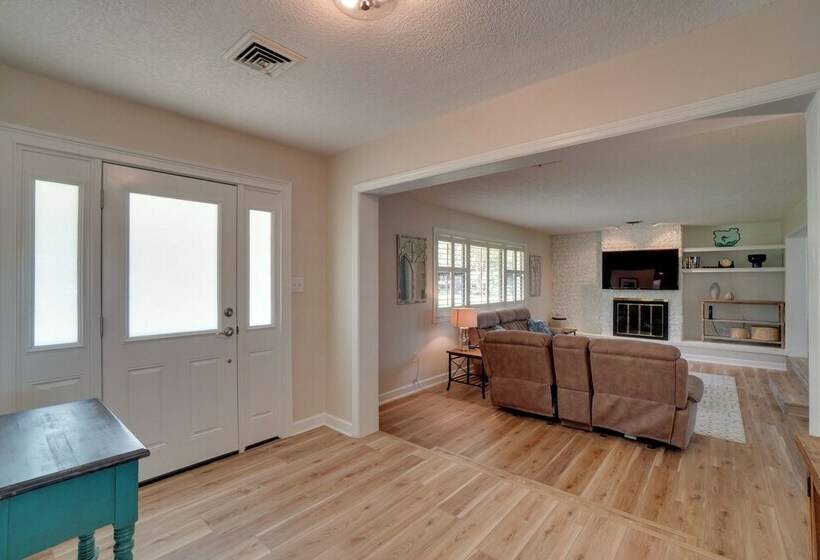 Bright & Spacious Tavares Home W/ Boat Dock!