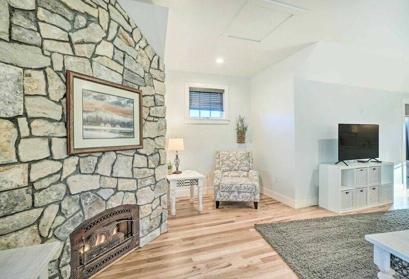 2 Mi To Town: Castle Rock Retreat W/ Fireplace!