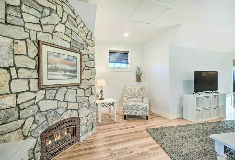 2 Mi To Town: Castle Rock Retreat W/ Fireplace!