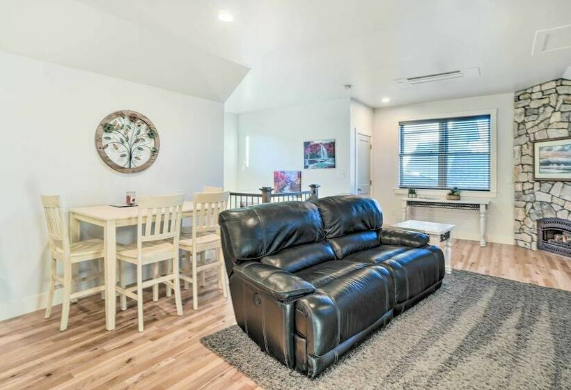2 Mi To Town: Castle Rock Retreat W/ Fireplace!