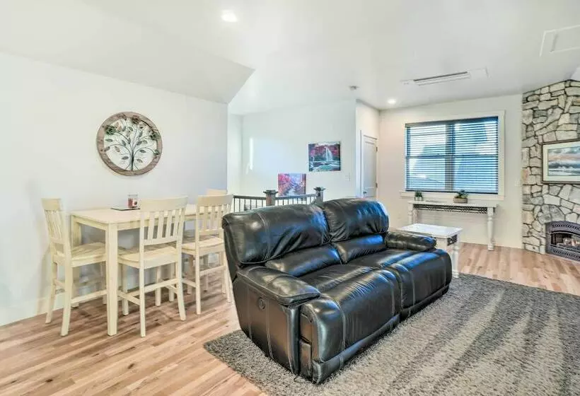 2 Mi To Town: Castle Rock Retreat W/ Fireplace!