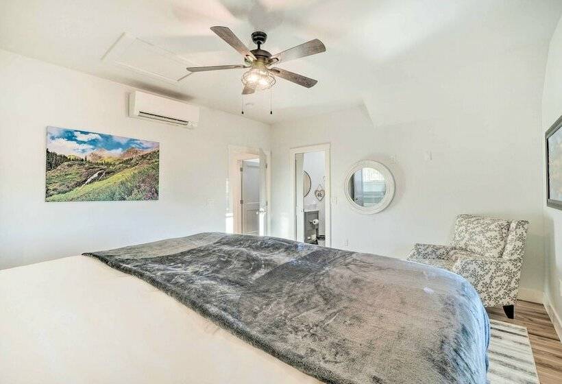 2 Mi To Town: Castle Rock Retreat W/ Fireplace!