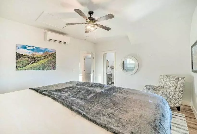 2 Mi To Town: Castle Rock Retreat W/ Fireplace!