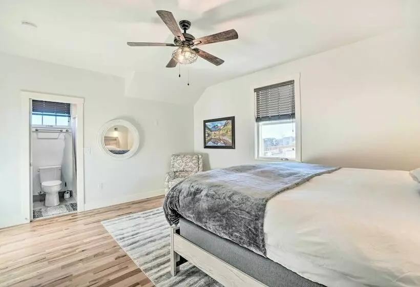 2 Mi To Town: Castle Rock Retreat W/ Fireplace!