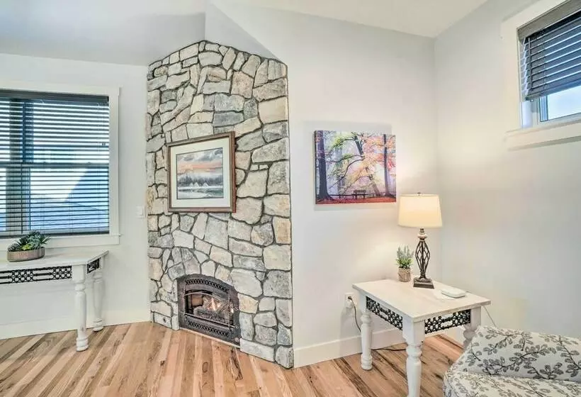 2 Mi To Town: Castle Rock Retreat W/ Fireplace!