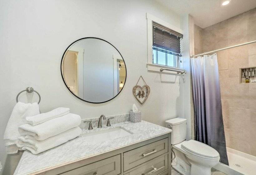 2 Mi To Town: Castle Rock Retreat W/ Fireplace!