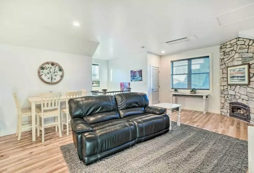 2 Mi To Town: Castle Rock Retreat W/ Fireplace!