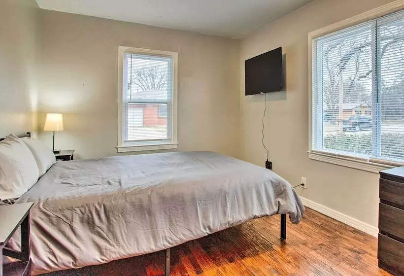 Cozy Bethany Vacation Home   Pets Welcome!