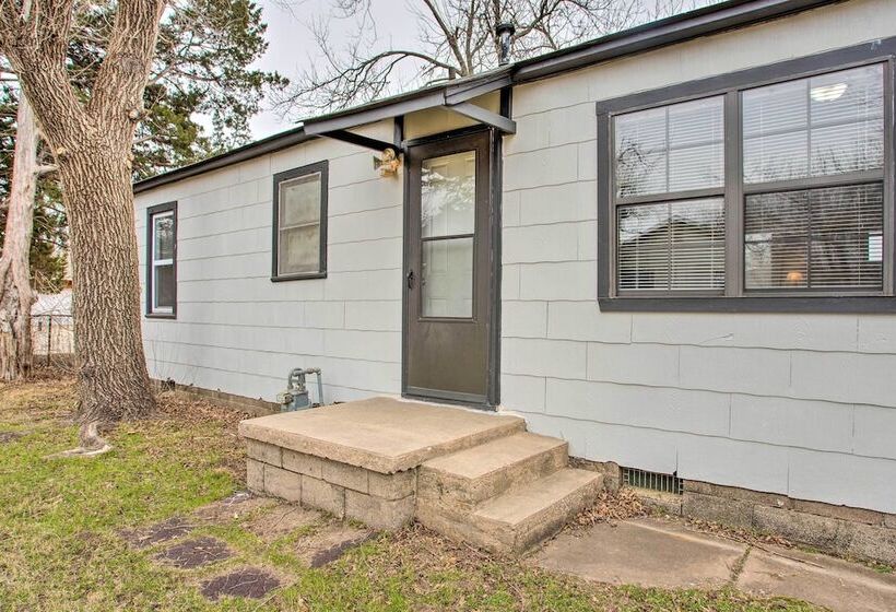 Cozy Bethany Vacation Home Pets Welcome!