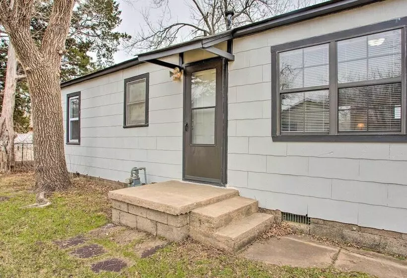 Cozy Bethany Vacation Home   Pets Welcome!