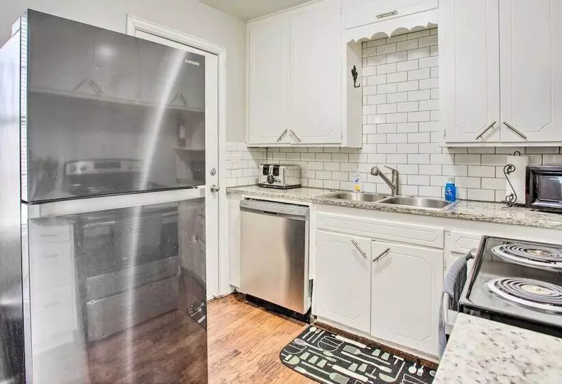 Cozy Bethany Vacation Home   Pets Welcome!